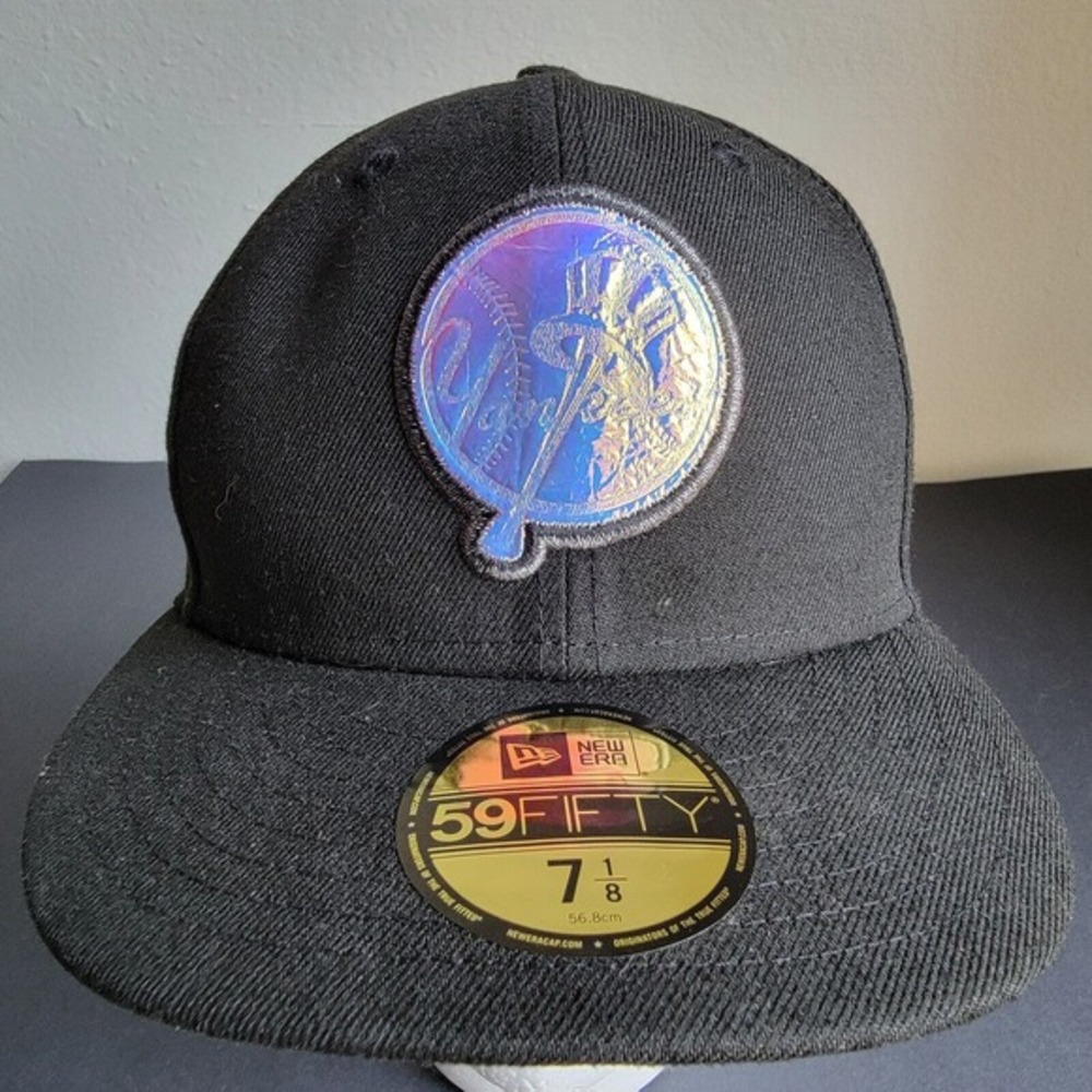 New York Yankees MLB New Era 59FIFTY Fitted Hat Size 7⅛ Black Shimmer Logo